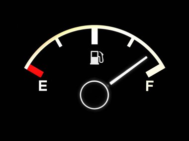 Yakıt göstergesi gösteren tank neredeyse tam