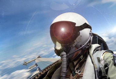 Savaş pilotu kokpit görünümü gündoğumu