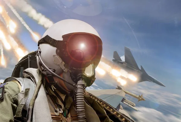 Widok Kokpitu Pilota Podczas Walki Powietrza Plew Flary Pocisków Rozmieszczone — Zdjęcie stockowe