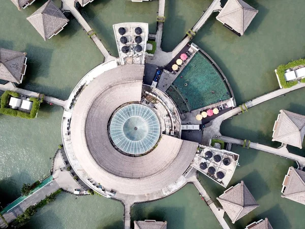 セパン セランゴール マレーシア 2019年8月18日 アバニセパンゴールドコストリゾートの航空写真 アヴァーニは5つ星のリゾートホテルで 上から浮かぶヴィラはヤシの木に似ています — ストック写真