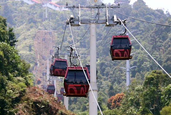 ゲンティンハイランド パハン マレーシア 2019年8月31日 アワナスカイウェイケーブルカー ゲンティンハイランドで最も人気のある観光スポットの一つで アワナ駅とスカイアベニューモール間の移動方法を提供 — ストック写真