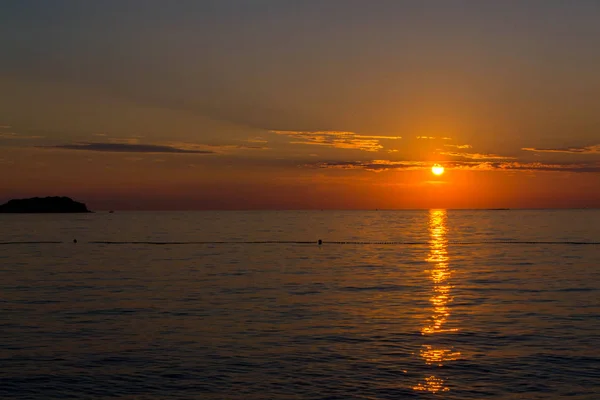 Zonsondergang Zonsondergang Zee Stralende Zon Aan Hemel Zonsopgangen Oranje Strand — Stockfoto