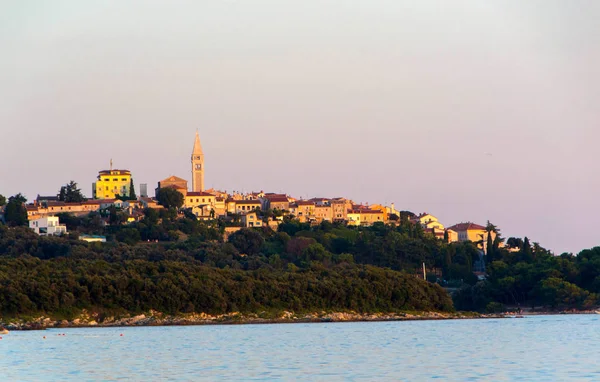 Denizden City Vrsar Hırvatistan Için Göster — Stok fotoğraf