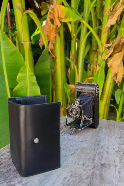 Old Photo Camera Isolated Wooden Background Close — Stock Photo, Image