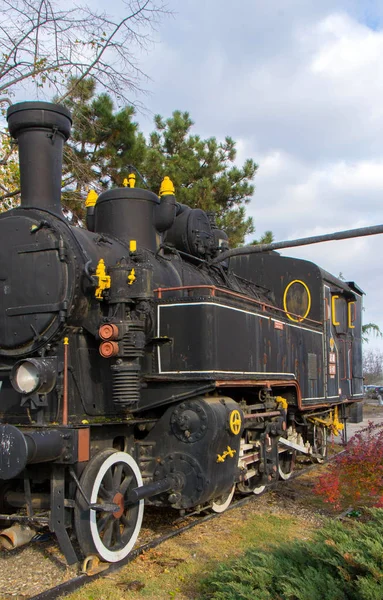 Uma Antiga Locomotiva Vapor Uma Exposição Museu Planalto Frente Estação — Fotografia de Stock