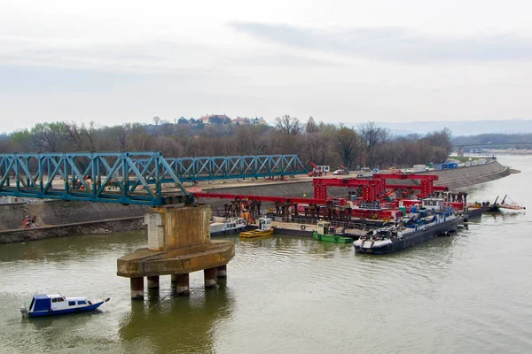 Köprü sökülmesi için şantiye