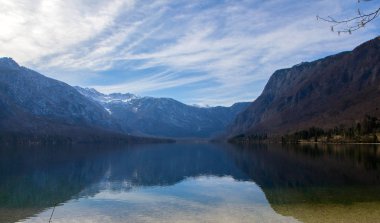 Dağ gölü Bohinj