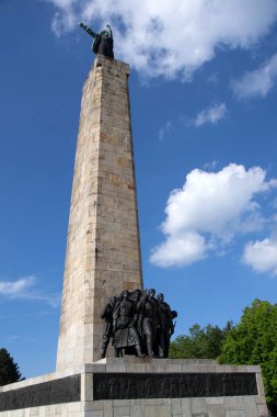 Fruska Gora, Novi Sad, Sırbistan, Yugoslavya topraklarında İkinci Dünya Savaşı sırasında düşen Partizan savaşçıların Anıtı - görüntü