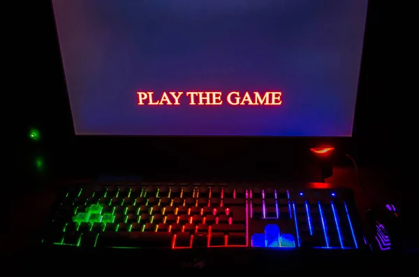 Iilluminated computer keyboard at nigh — Stock Photo, Image