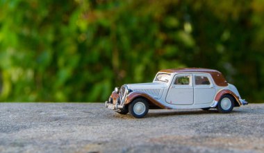 küçük araba oyuncak