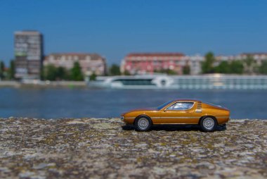 küçük araba oyuncak