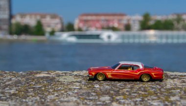 küçük araba oyuncak