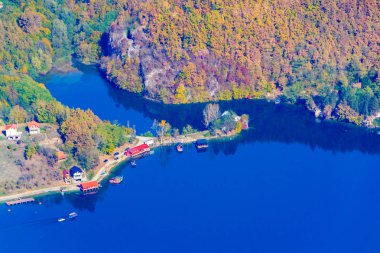 Nehir ve dağlara bakış açısıyla bak