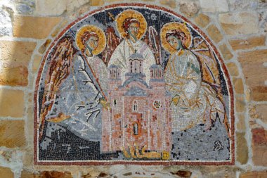 Monestery Manasija, Sırbistan 'ın Despotovac kenti yakınlarında 1406-1418 yılları arasında Despot Stefan Lazareviç tarafından kurulan bir Sırp Ortodoks manastırı. Kilise kendini Kutsal Üçleme 'ye adamıştır.