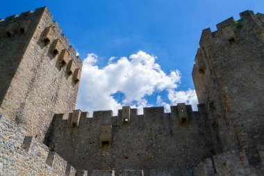 Monestery Manasija, Sırbistan 'ın Despotovac kenti yakınlarında 1406-1418 yılları arasında Despot Stefan Lazareviç tarafından kurulan bir Sırp Ortodoks manastırı. Kilise kendini Kutsal Üçleme 'ye adamıştır.