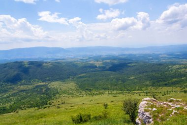 Rtanj Dağı 'ndan ve zirvesi Siljak' tan 1570 metre yükseklikte, Sırbistan 'ın doğusundan görüntü