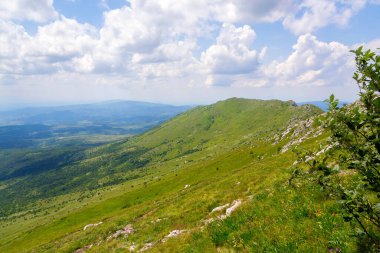 Rtanj Dağı 'ndan ve zirvesi Siljak' tan 1570 metre yükseklikte, Sırbistan 'ın doğusundan görüntü