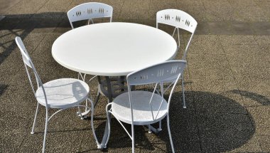 Sahne ve kopya alanı park masa ve sandalye