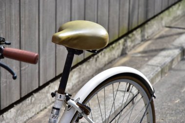 Ne zaman o was para cezası gün yolun kenarına koymak Bisiklet eyer