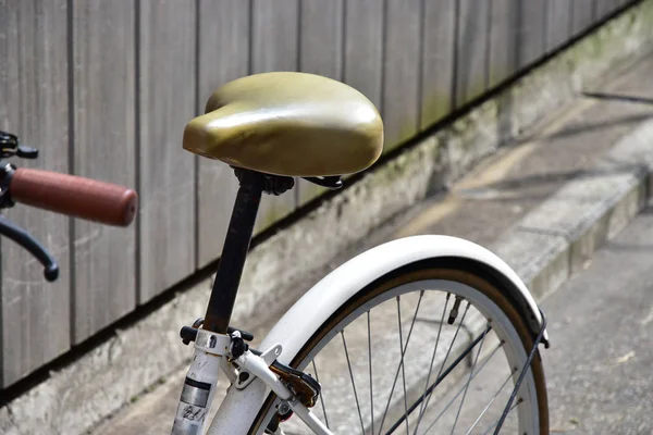 Ne zaman o was para cezası gün yolun kenarına koymak Bisiklet eyer