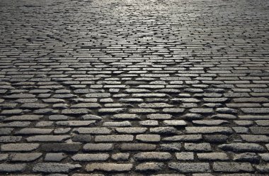 Batan güneşin taş döşeme parkın tasarımını mahalline ışıklı