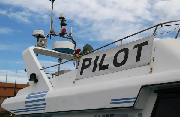 Scene Pilotskibet Havnen Den Blå Himmel Som Det Var Fint - Stock-foto