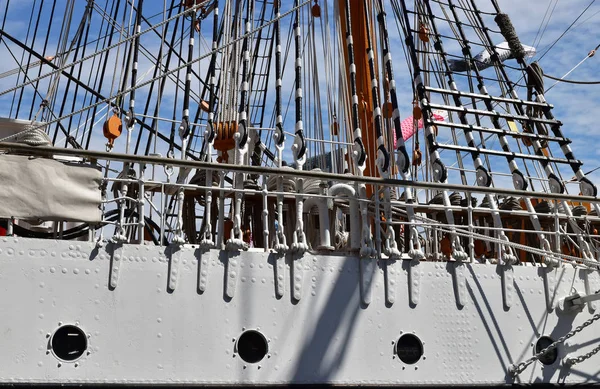 Scene Mast Sailing Boat Anchoring Port Day Blue Sky Which — Stock Photo, Image