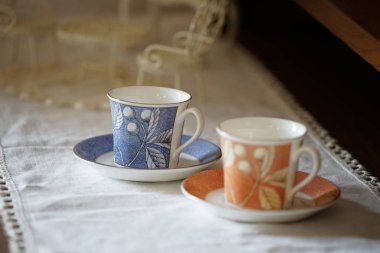 Orange blue ile bu masada içki