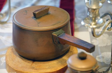   Mutfak gereçleri ve diğer gereçler                             