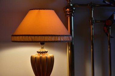 Gece yatak odası masa lambası ışık sahnesi