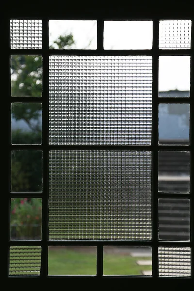 Odanın pencere camBirçok lens benzeri desenler