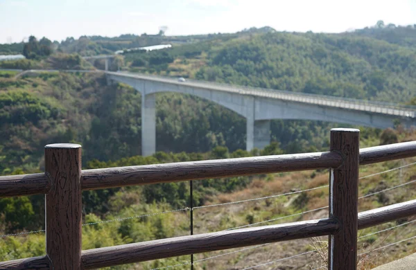 Ponte Strada Delle Montagne Del Giorno Quando Era Bene Recinzione — Foto Stock