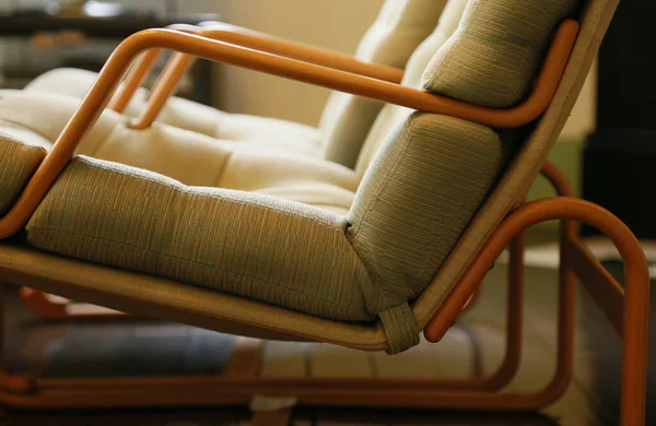 Oturma odasının sandalyesi.