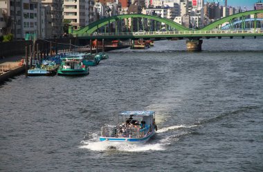 Japon Tokyo Sumida Nehri 'nin güzel manzarası.