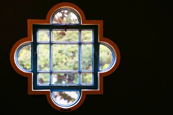 Nadir formun penceresi