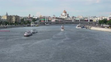 Moskova, Rusya, Haziran 2017 yaz aylarında ağır nehir trafik Timelapse