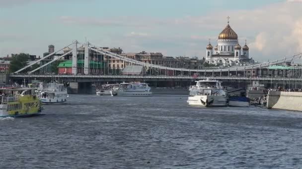 Trafic Intense Nombreux Navires Passagers Sur Fleuve Moscou Russie Juin — Video