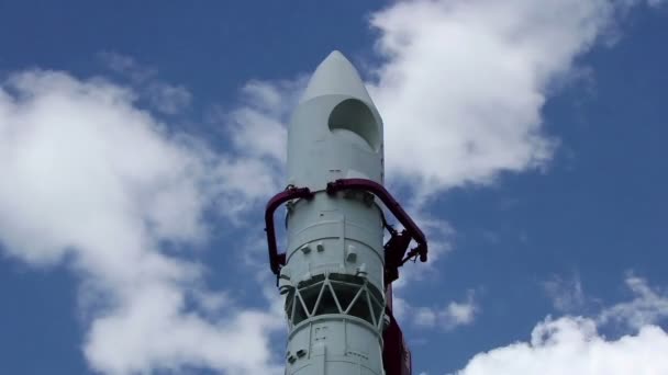 Timelapse Vârfului Rachetei Rusești Vostok Deasupra Cerului Norilor Moscova Rusia — Videoclip de stoc
