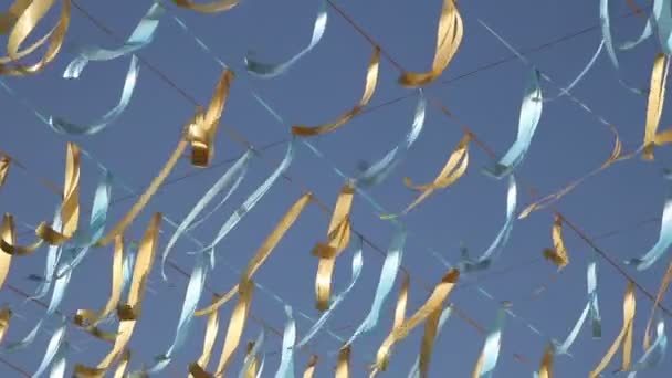 Rayas Colores Viento Sobre Cielo Azul — Vídeo de stock