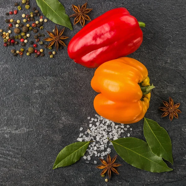 Gewürze Auf Steinschwarzem Hintergrund Gewürze Auf Einem Dunklen Tisch Würze — Stockfoto