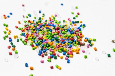 Polimerik boya. Plastik topaklar. Plastik cerrahi için renkli. Granüllerdeki pigmentler.