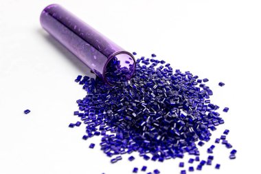 Polimerik boya. Plastik topaklar. Plastik cerrahi için renkli. Granüllerdeki pigmentler.
