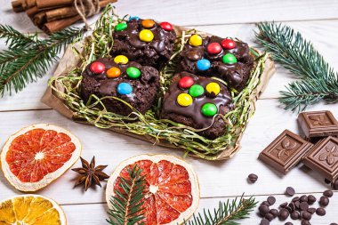 Noel tatlı yiyecek. Renkli. Hafif ahşap arka plan üzerinde.