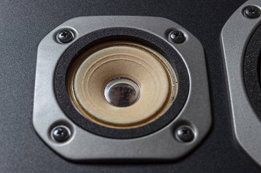 Yüksek kaliteli hoparlörler. HiFi ses sistemi ses kayıt stüdyosu için dükkanda. Profesyonel Merhaba-Fi Kabin Hoparlör kutusu. Ses ekipmanları için kayıt stüdyosu. Satın dj donatmak müzik mağazası