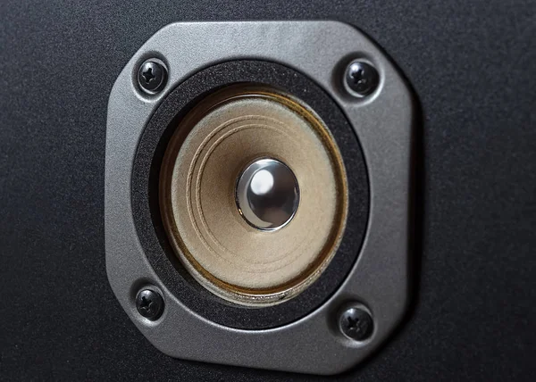 高品质的扬声器 Hifi 音响系统在商店的录音工作室 专业的高保真机柜扬声器盒 录音室的音响设备 在音乐商店购买 — 图库照片