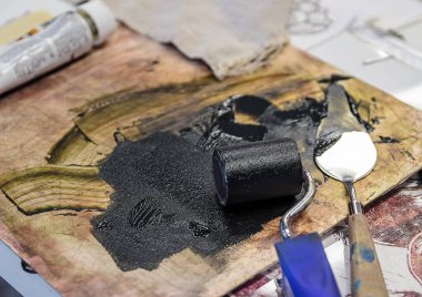 Desen kumaş üzerine yazdırın. El yapımı. Kumaş üzerine çizim.