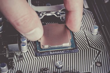 Bilgisayar teknolojisinin elektronik mühendisi. Bakım bilgisayar cpu donanım yükseltme anakart bileşenidir. PC tamir, teknisyen ve sanayi destek kavramı