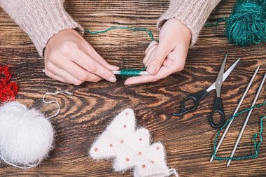 Noel hediyeleri el yapımı. Üst te. Yeni Yıl dekorasyonyapma. 