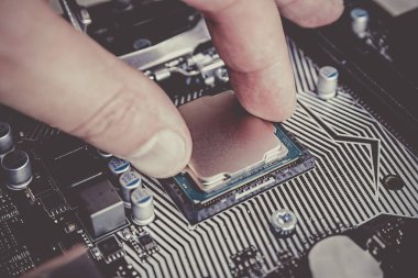 Bilgisayar teknolojisinin elektronik mühendisi. Bakım bilgisayar cpu donanım yükseltme anakart bileşenidir. PC tamir, teknisyen ve sanayi destek kavramı