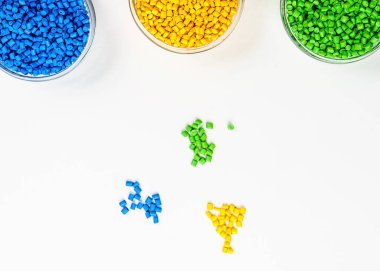 Polimerik boya. Plastik topaklar. Plastik cerrahi için renkli. Granüllerdeki pigmentler.